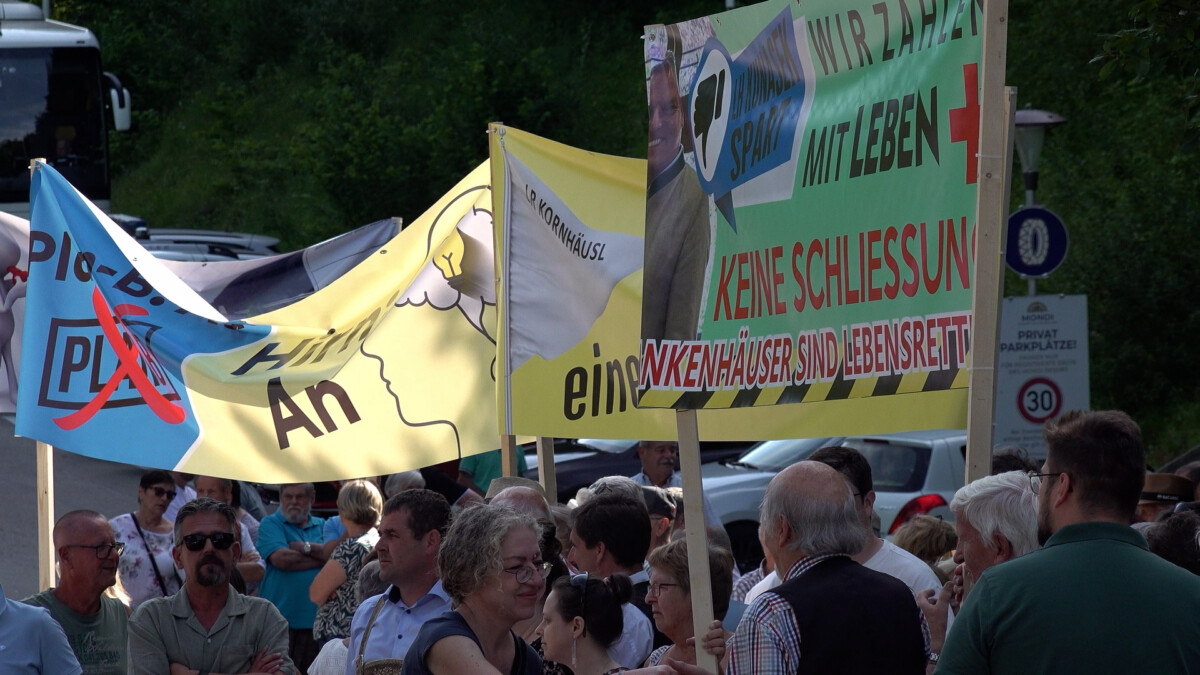 Demonstration für den Erhalt des LKH Bad Aussee