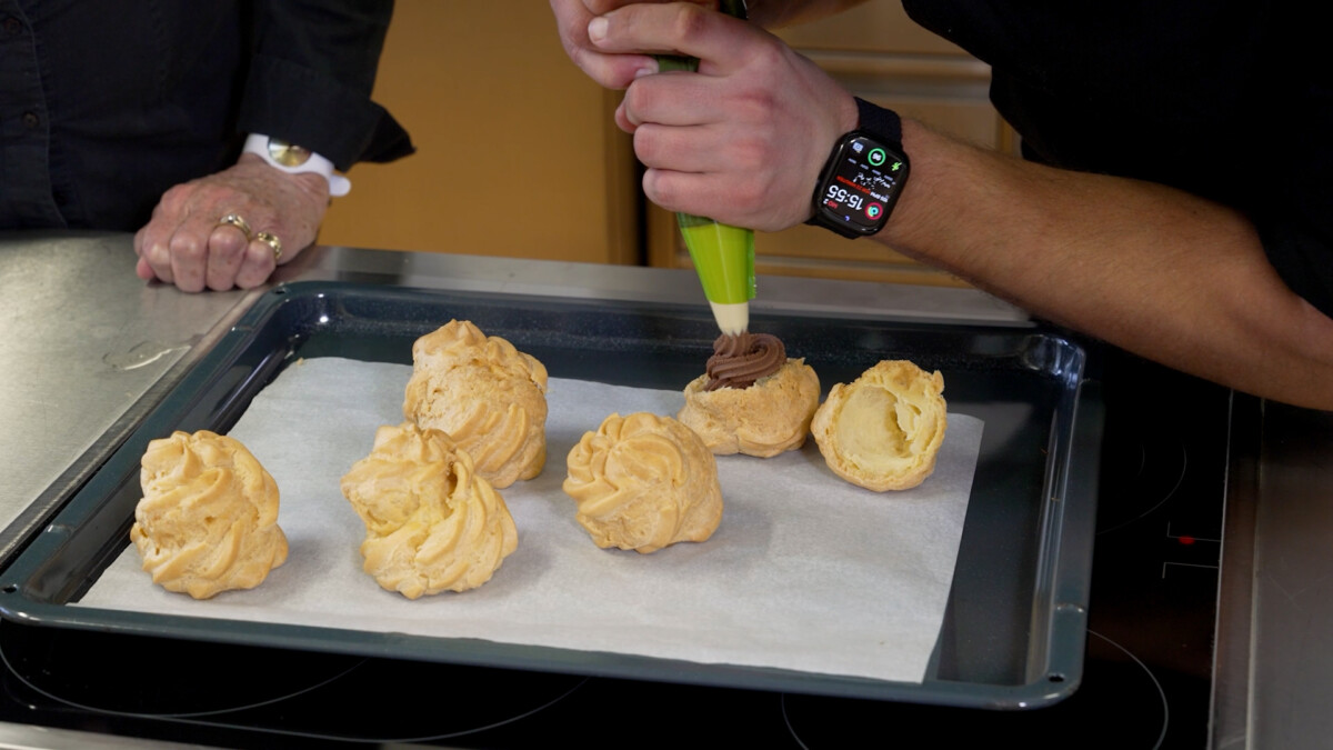 Brandteigkrapferl mit Schokocreme