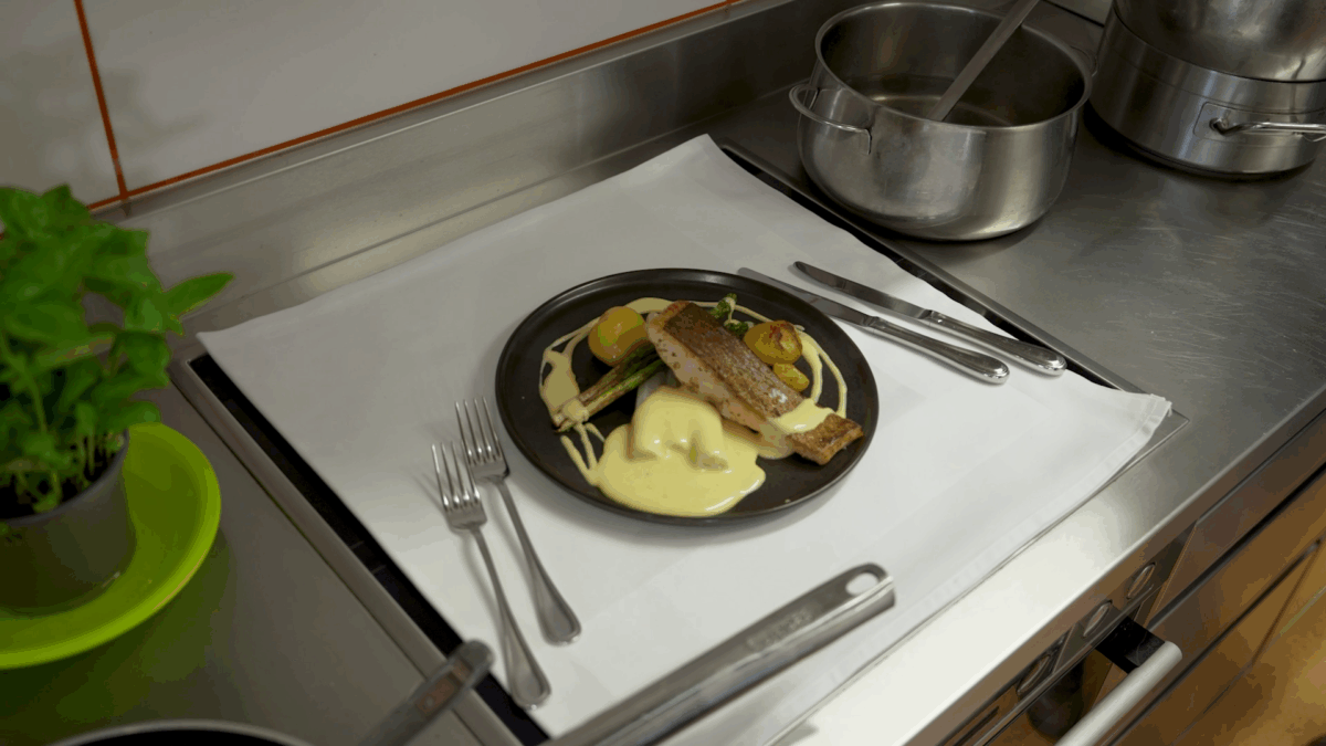 Spargel mit Sauce Hollandaise und Lachs